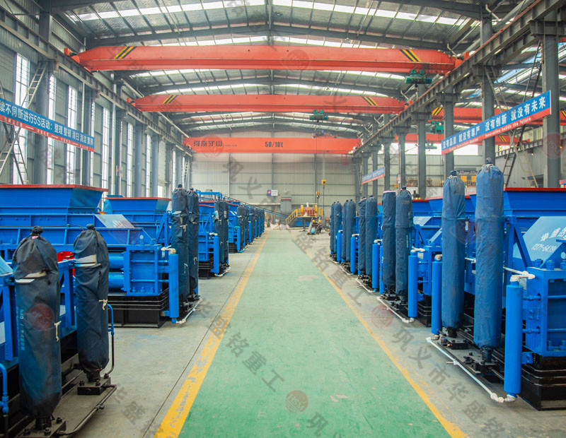 處理建筑廢料用什么設(shè)備？破碎紅磚用雙齒輥破碎機(jī)好嗎？