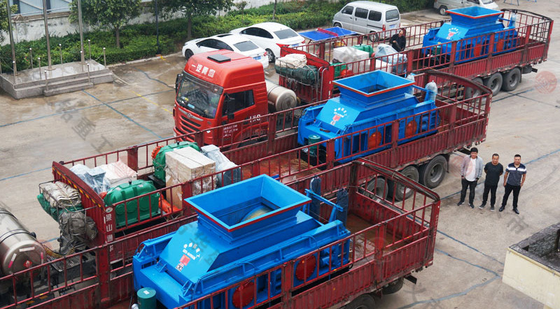 3mm以下對(duì)輥破碎機(jī)多少錢(qián)？對(duì)輥破碎機(jī)實(shí)體廠家可看客戶(hù)現(xiàn)場(chǎng)